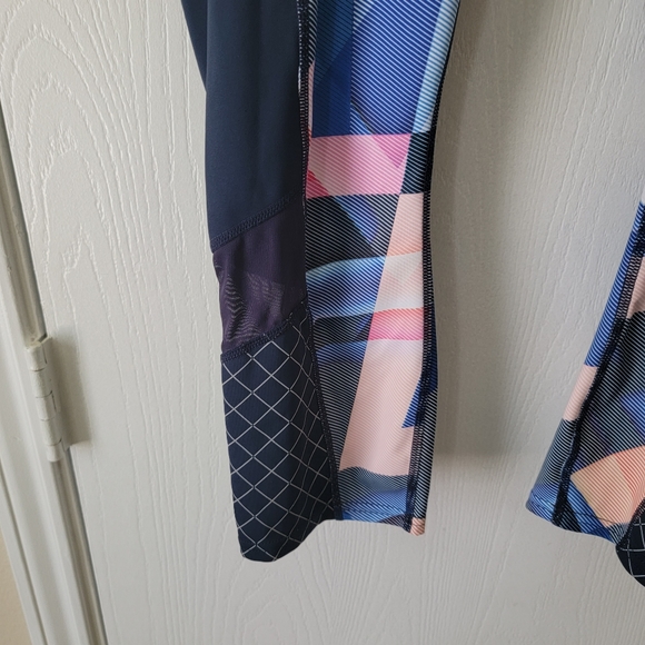 Athleta Geo Sonar Capri - Picture 3 of 8